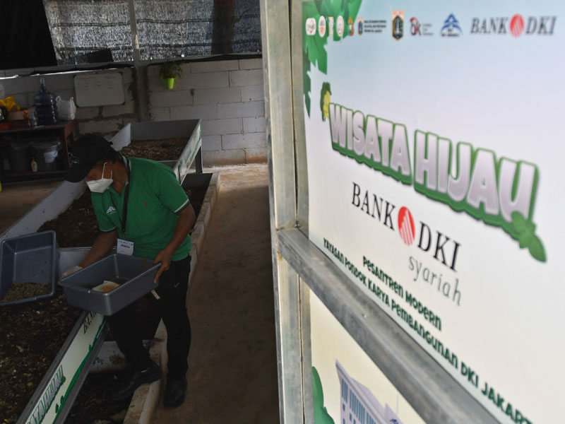 OJK Dukung Pengembangan Badan Wakaf Mikro