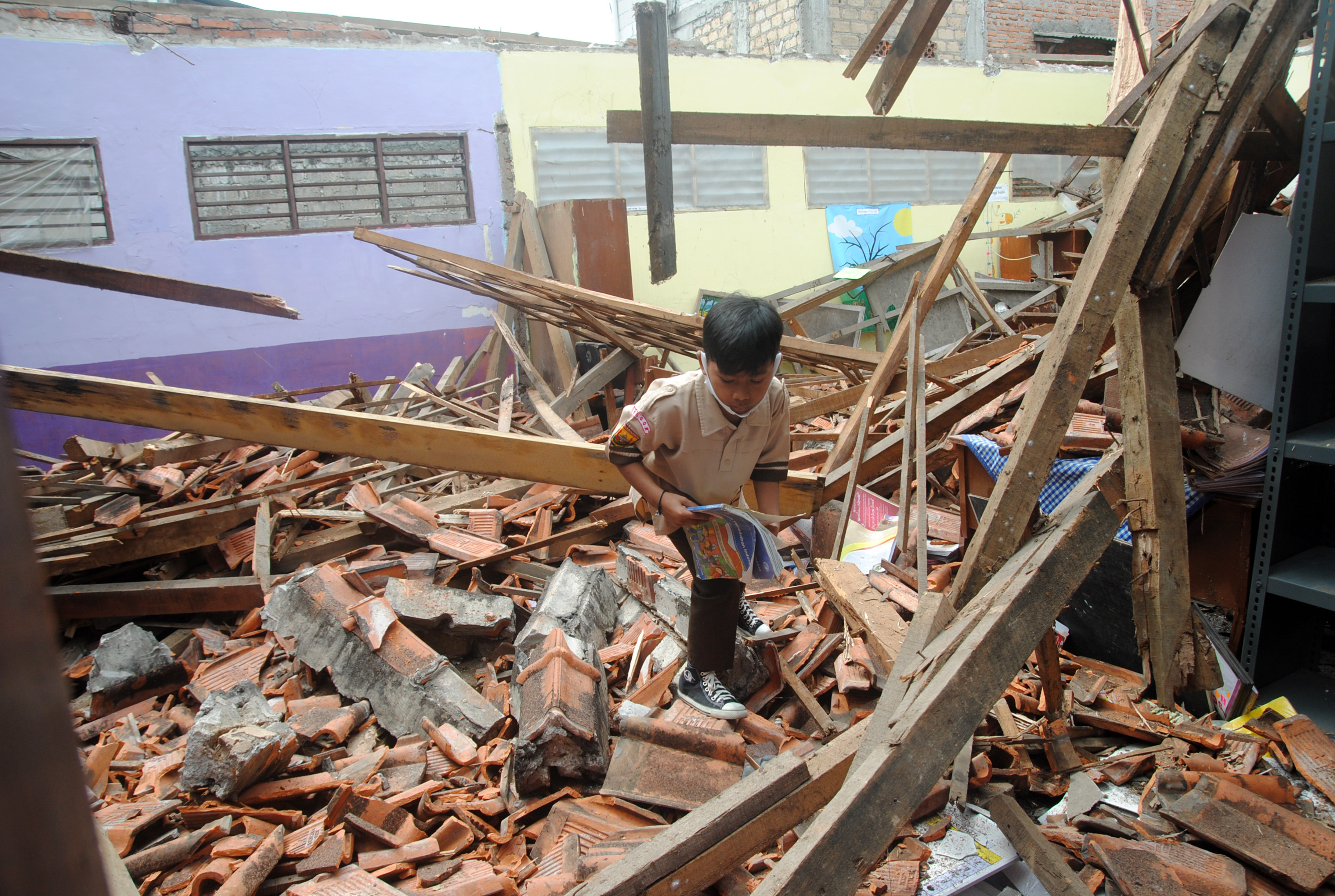 Atap Sekolah Ambruk di Kota Bogor