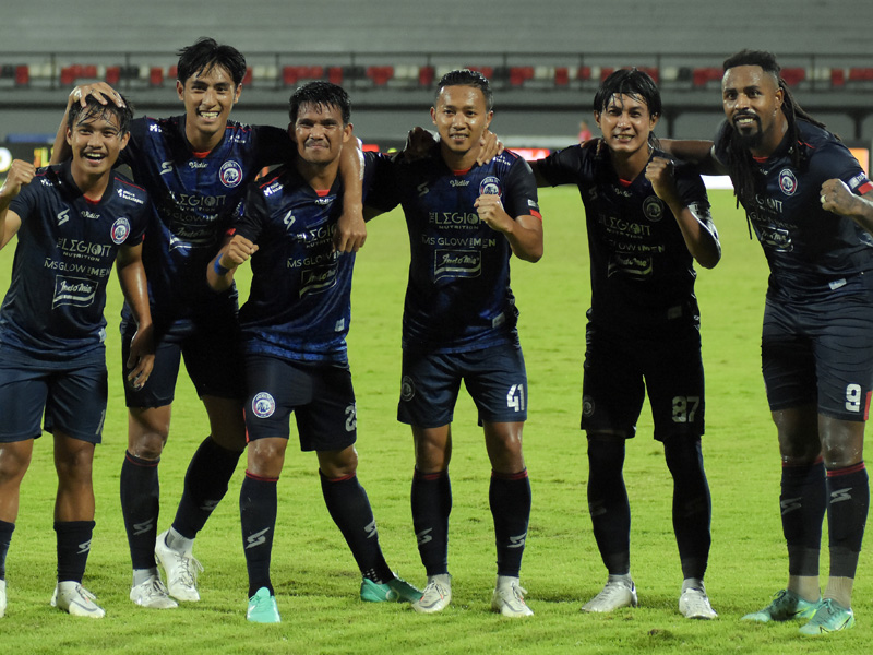 Arema Menang Tipis Atas PSM