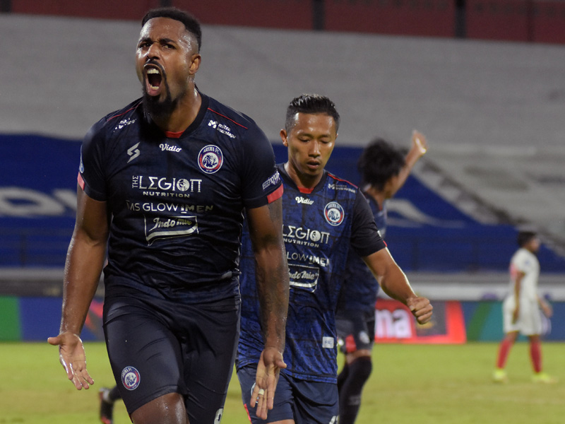 Arema Menang Tipis Atas PSM
