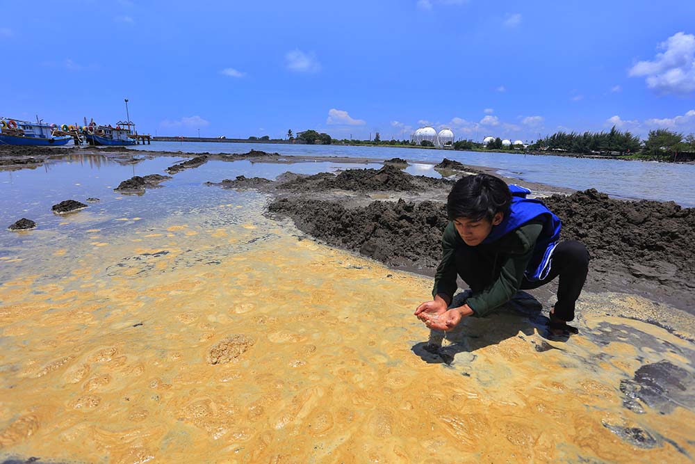 Tercemar Limbah Solar