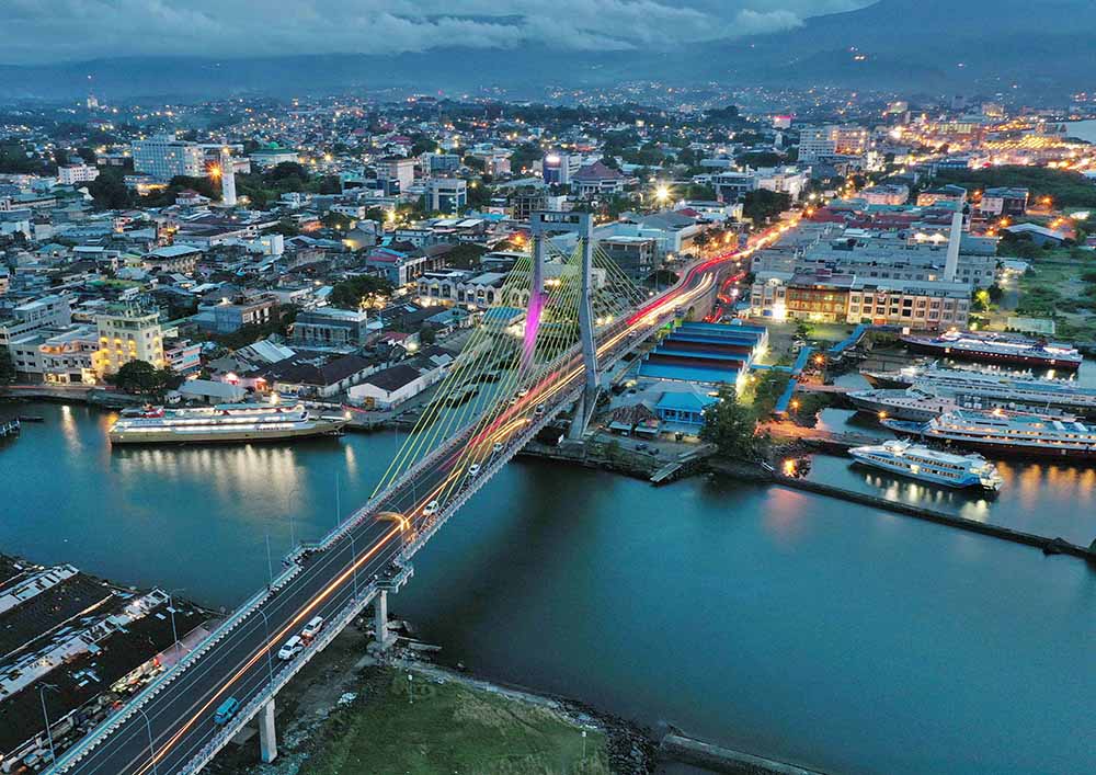 Menyambut Senja di Jembatan Ir Soekarno