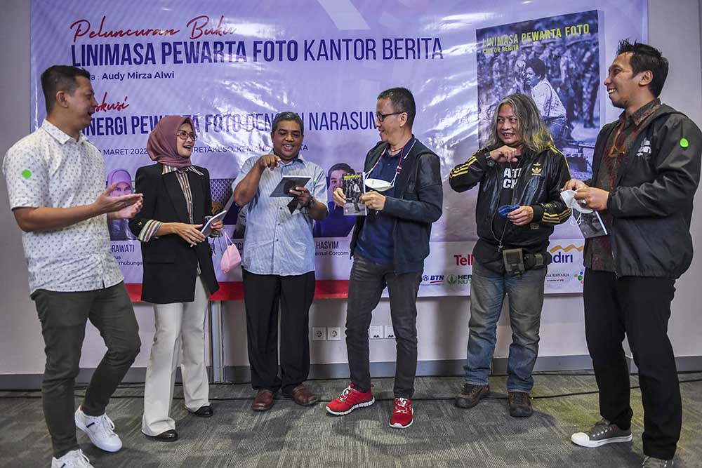 Peluncuran Buku Linimasa Pewarta Foto Kantor Berita