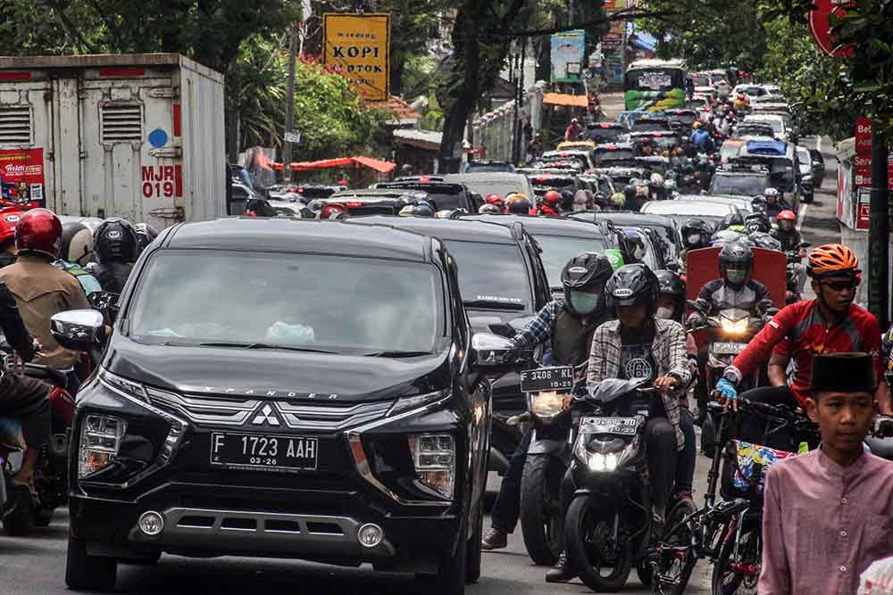 Kepadatan Kendaraan di Jalur Puncak Bogor