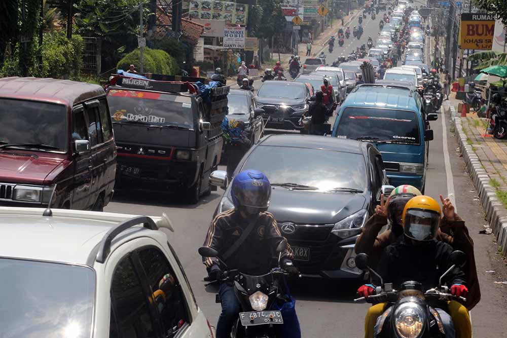 Kepadatan Kendaraan di Jalur Puncak Bogor