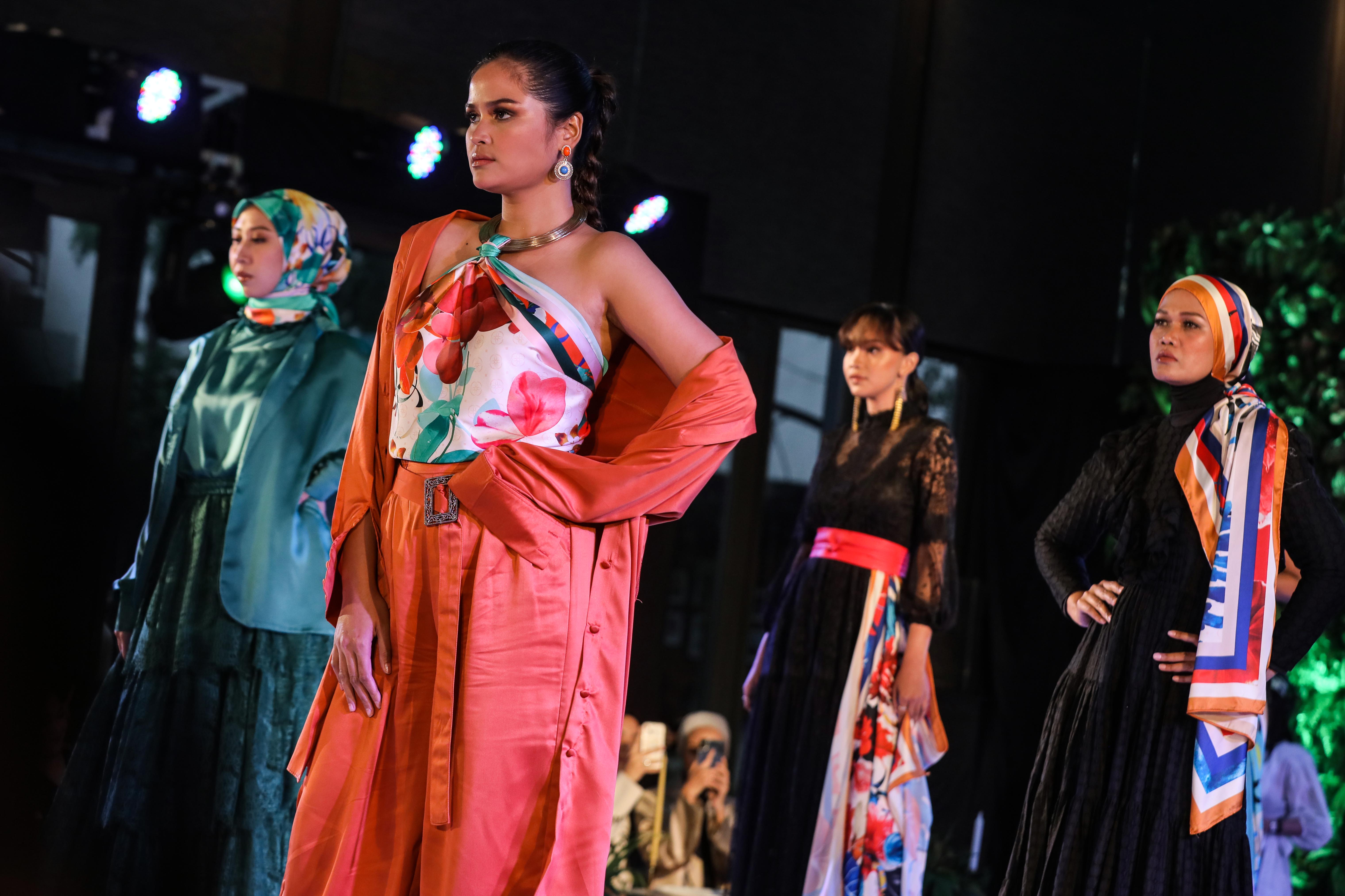 Sroja Perkenalkan Koleksi Scarf Bertema 