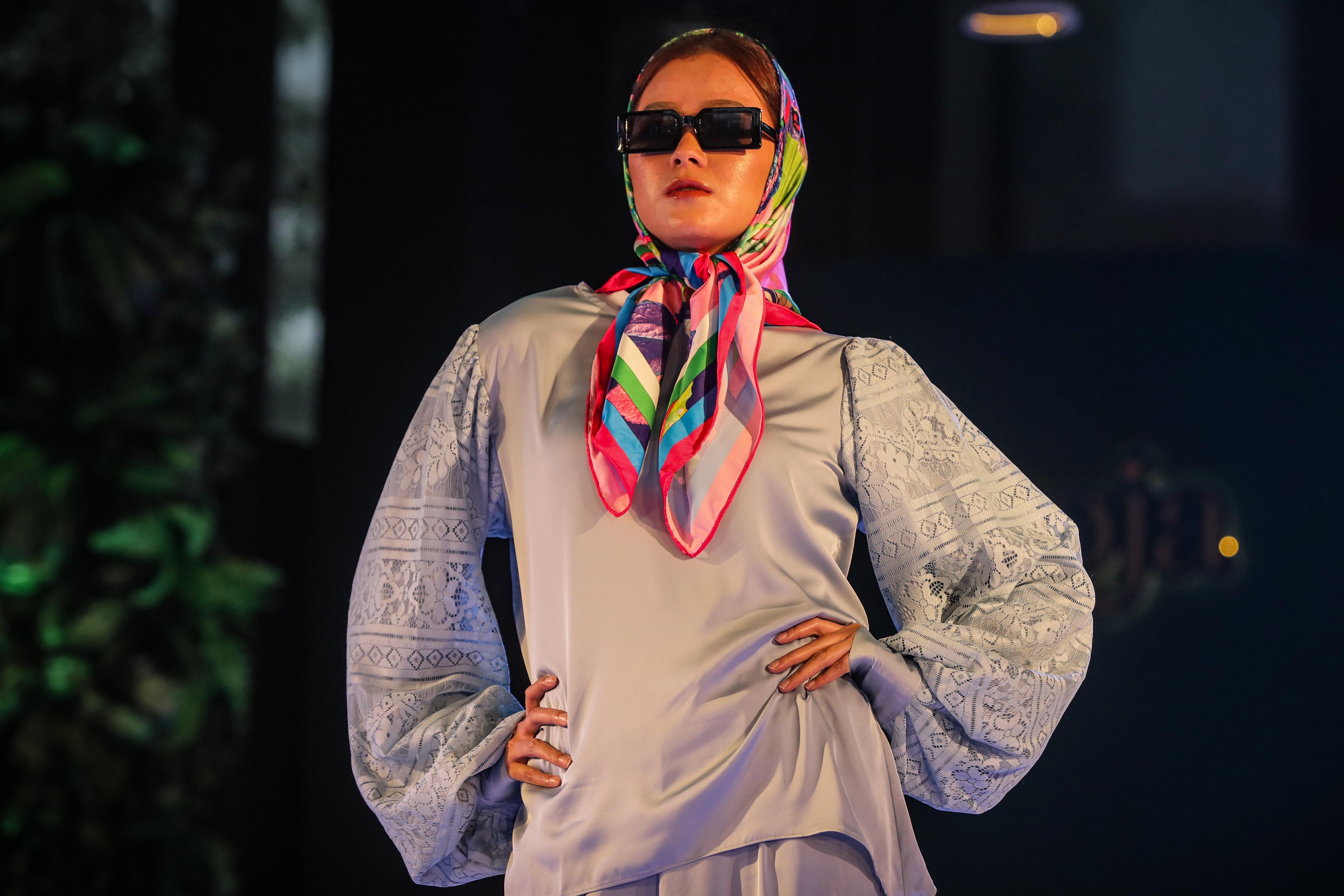 Sroja Perkenalkan Koleksi Scarf Bertema 