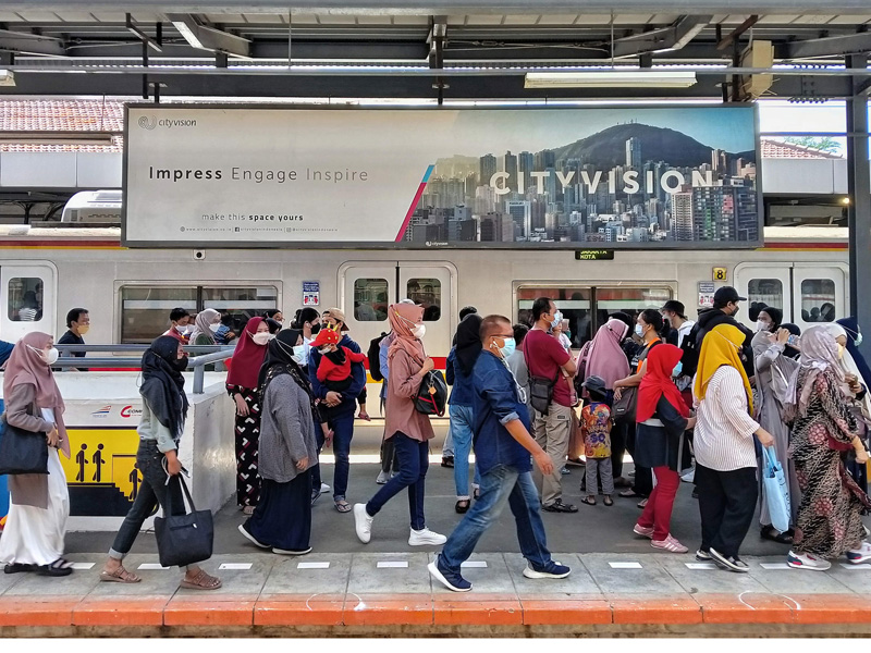 Transportasi Umum Ramai Saat Libur Akhir Pekan