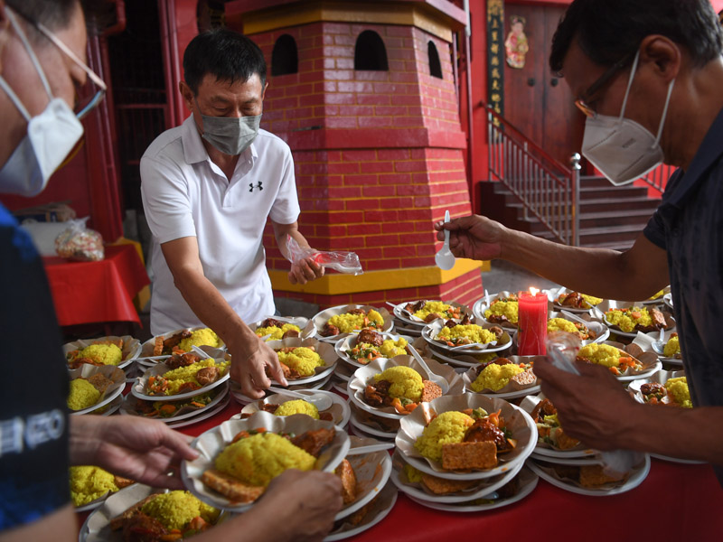 Vihara Dharma Bhakti Sediakan Menu Berbuka Puasa Gratis