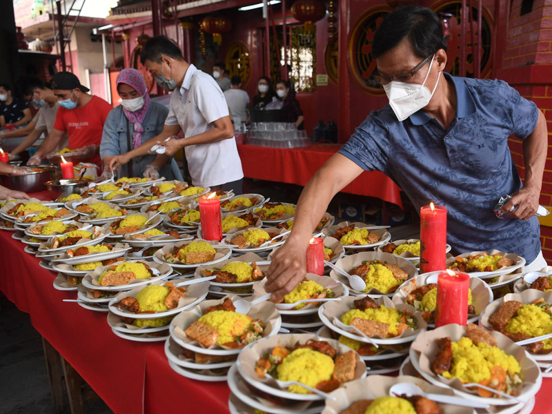 Vihara Dharma Bhakti Sediakan Menu Berbuka Puasa Gratis