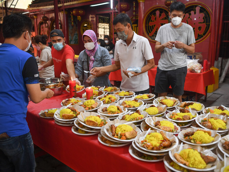 Vihara Dharma Bhakti Sediakan Menu Berbuka Puasa Gratis