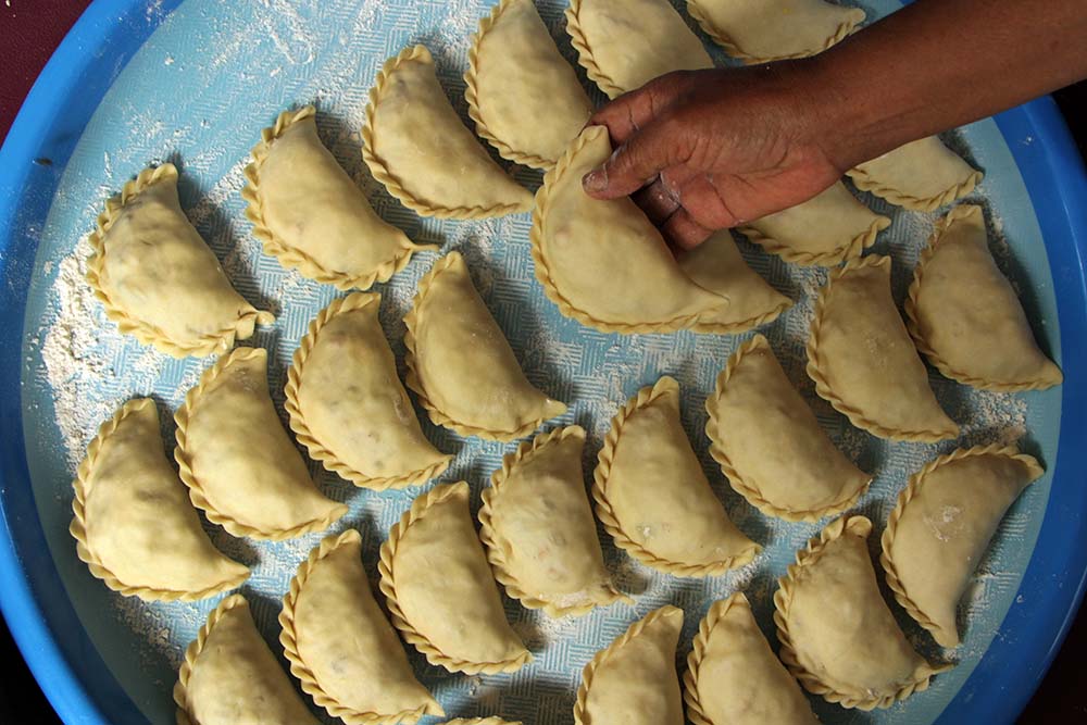 Produksi Kue Khas Makassar Meningkat