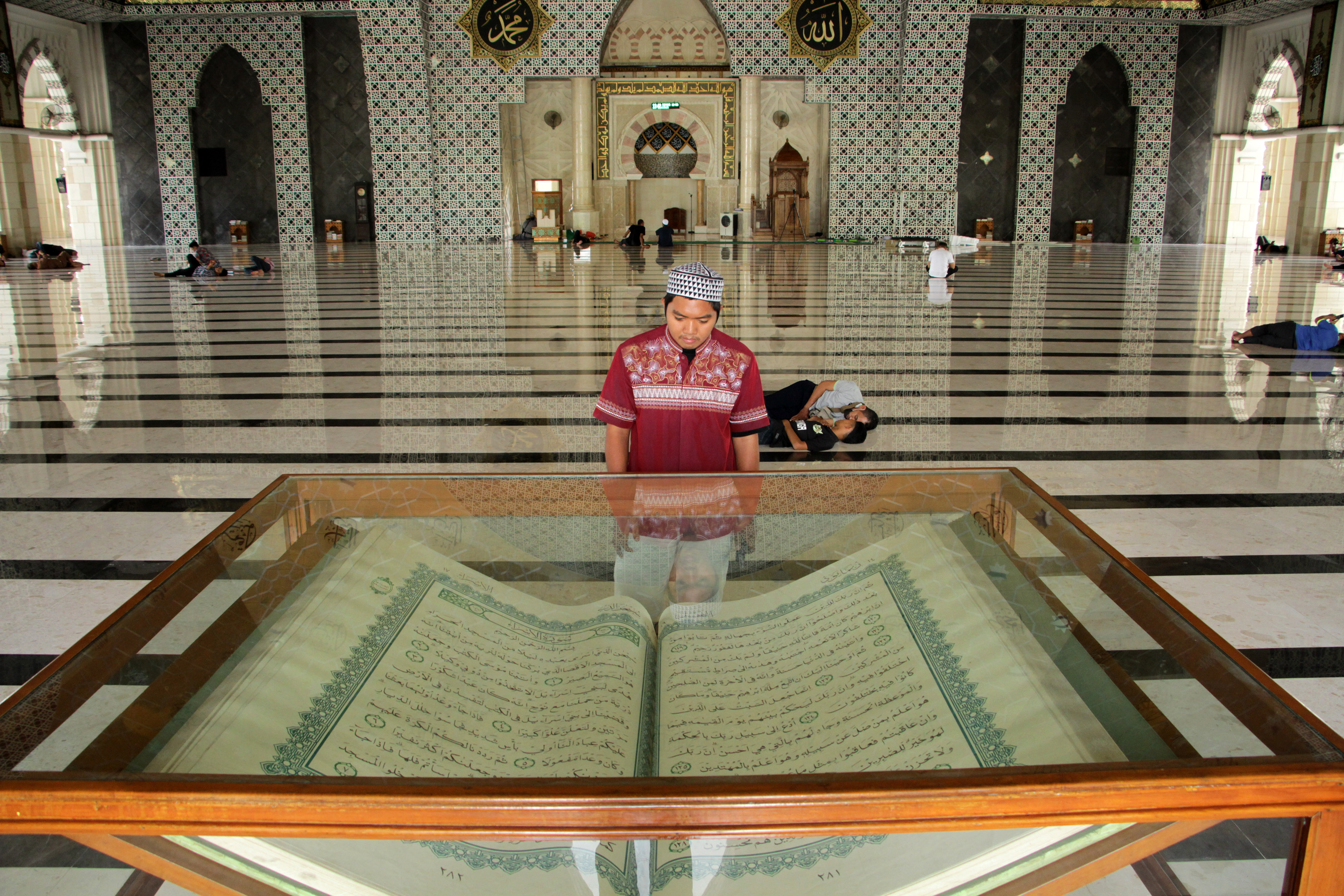 Wisata Religi di Masjid Raya Makassar