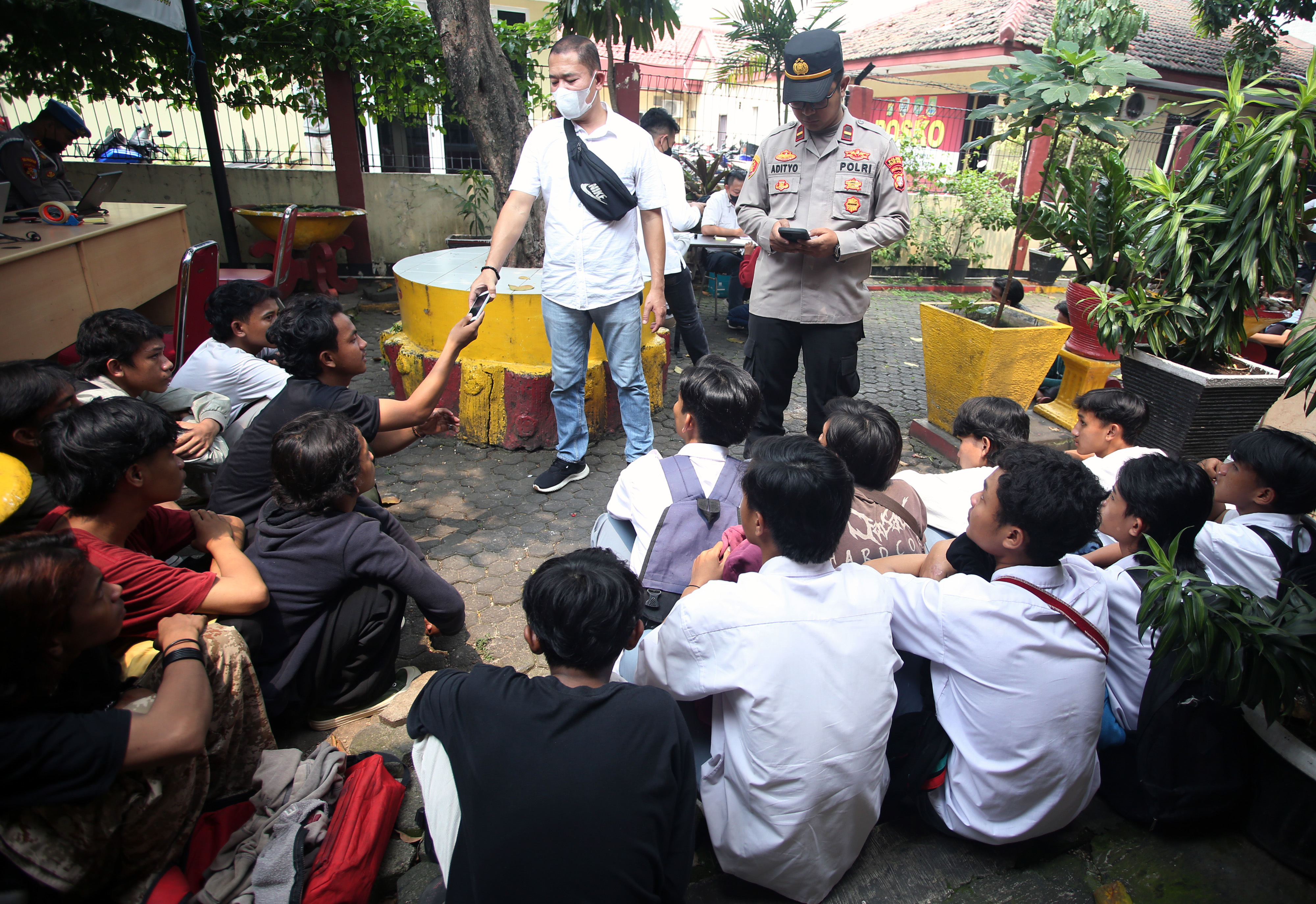 Polisi Amankan Pelajar dan Remaja di Titik Penyekatan
