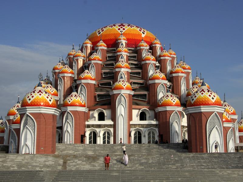 Masjid 99 Kubah Emas Di Makassar