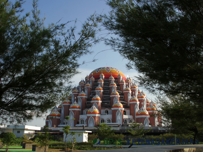 Masjid 99 Kubah Emas Di Makassar