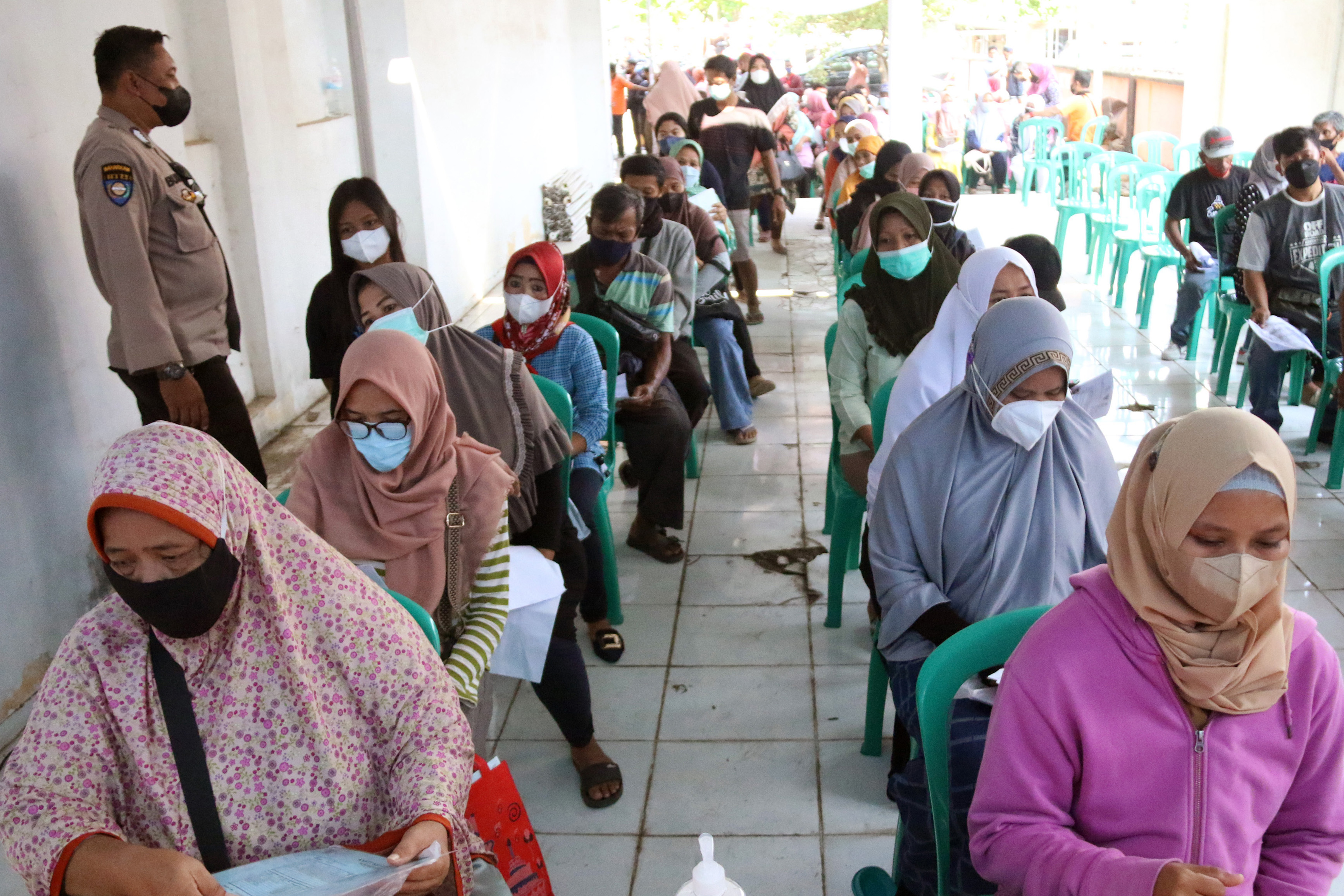 Penyaluran BLT Subsidi Minyak Goreng di Lampung