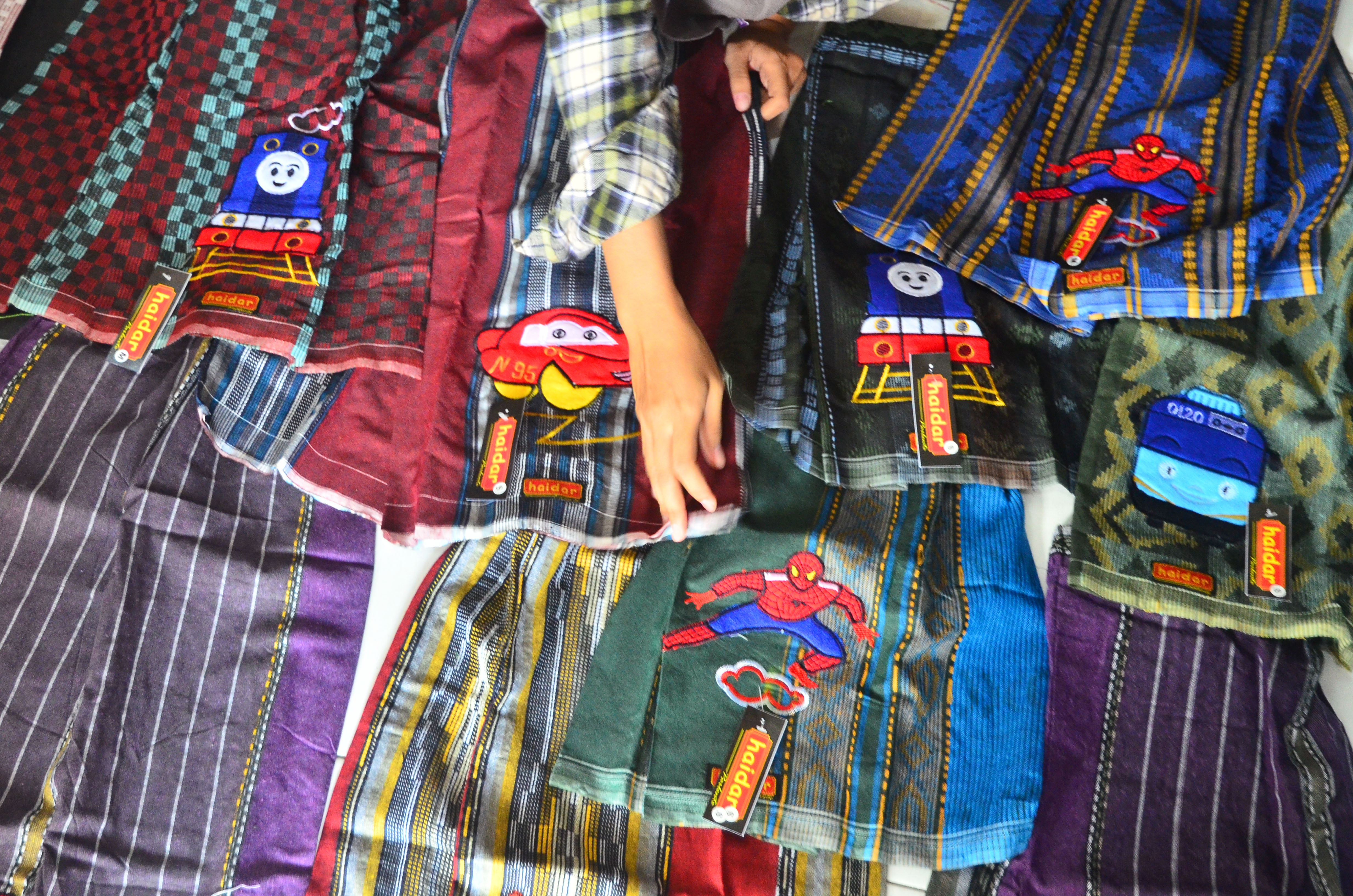 Produksi Sarung Karakter Anak