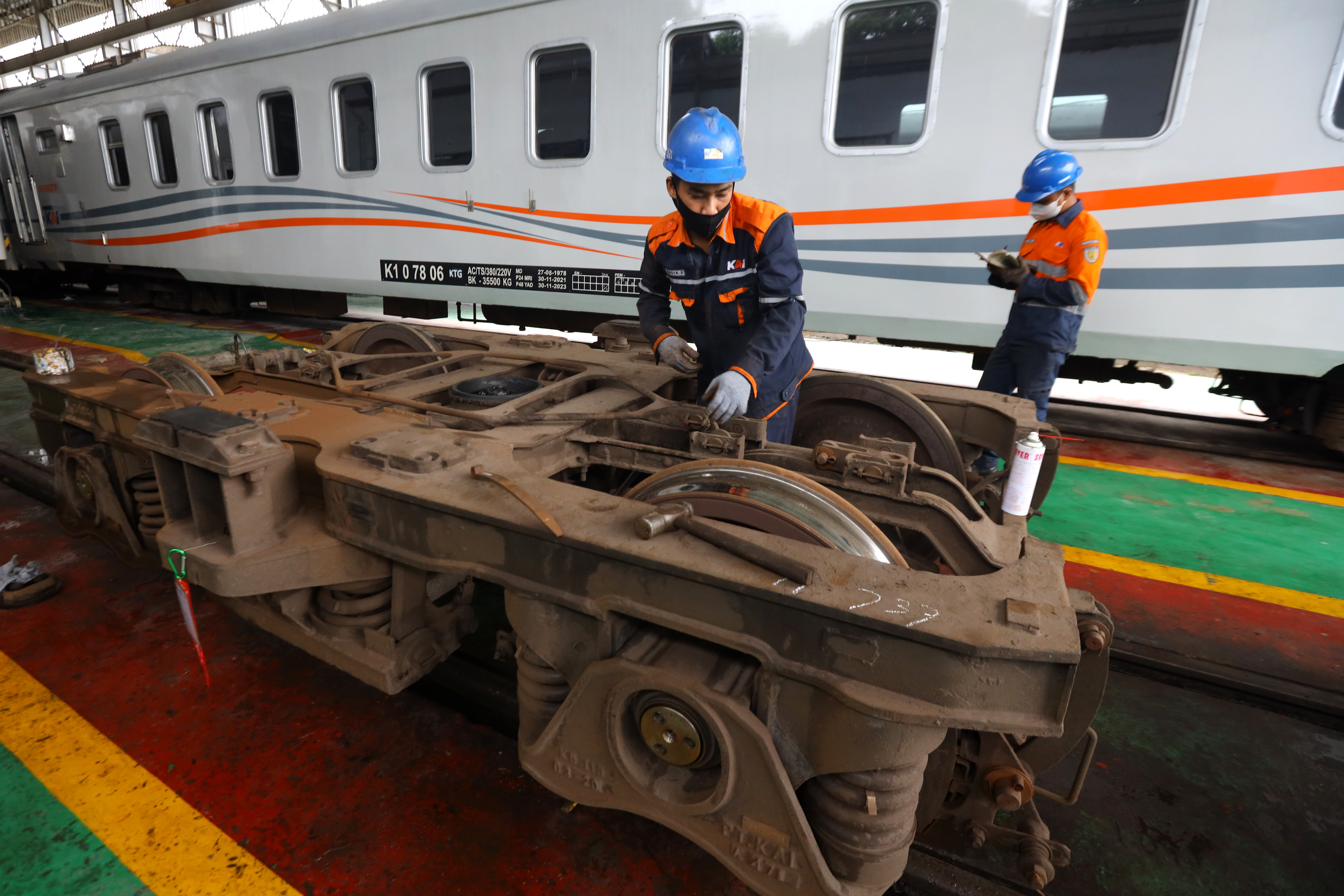Perawatan Kereta Api Jelang Arus Mudik