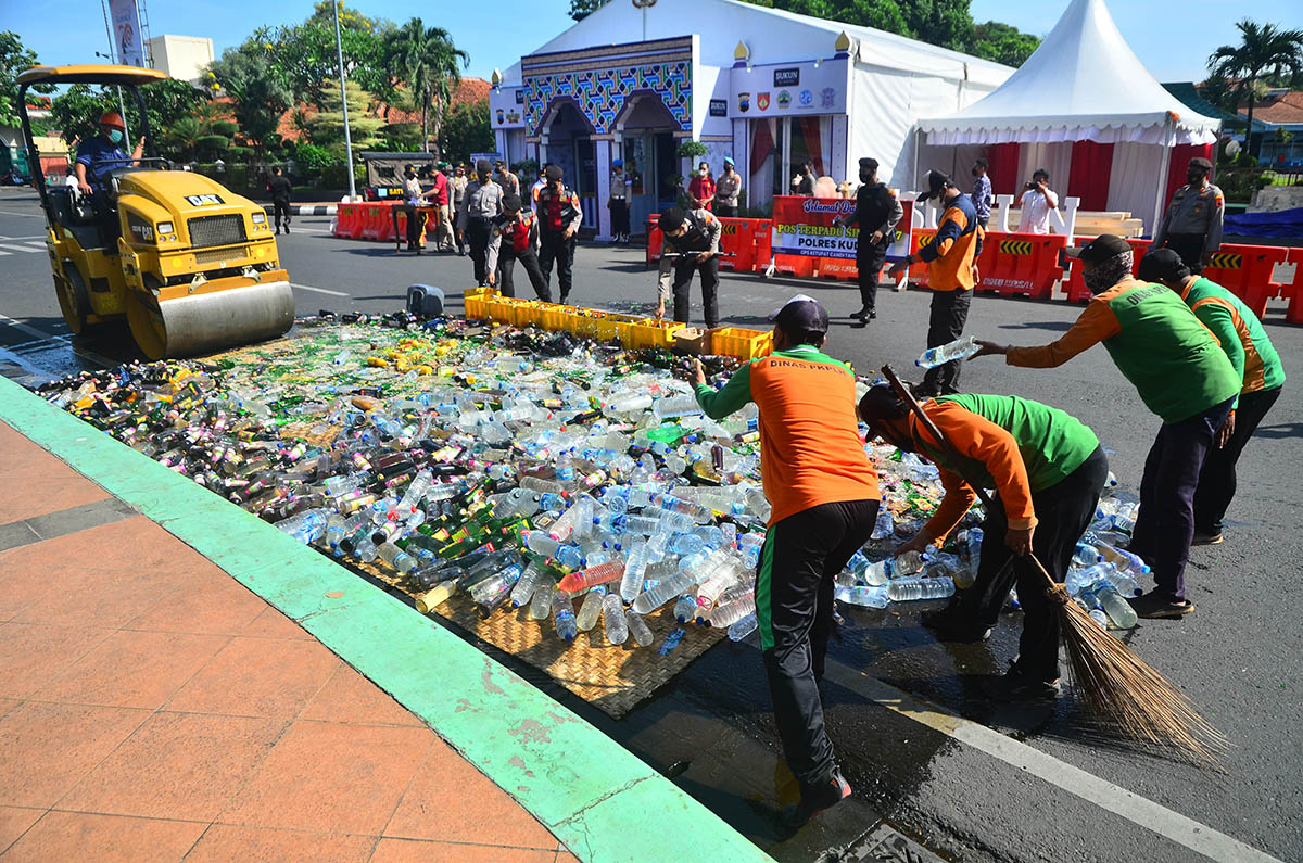 Pemusnahan Miras di Kudus