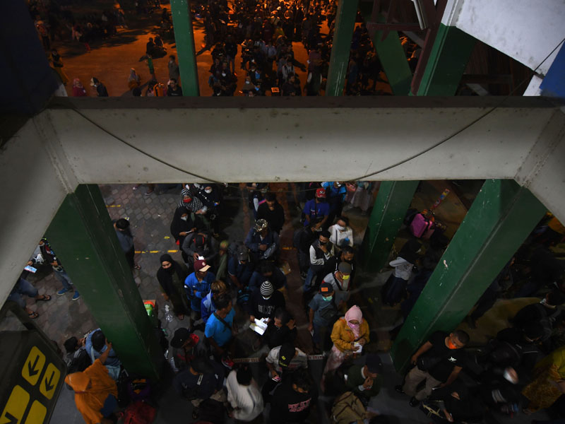 Puncak Arus Mudik Di Pelabuhan Pantoloan