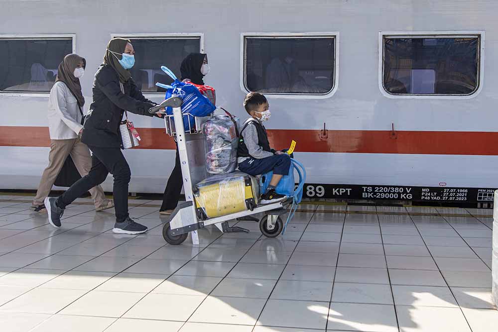 Mudik Awal di Stasiun Kertapati Palembang