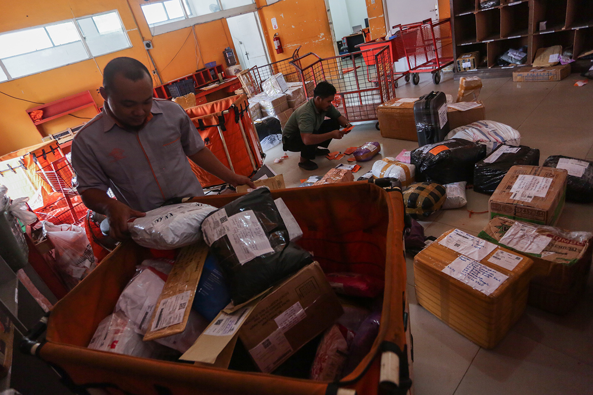 Peningkatan Paket Pos Jelang Lebaran