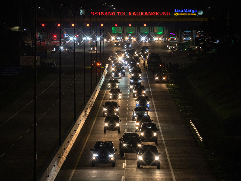 Gerbang Tol Kalikangkung Semarang Padat Kendaraan