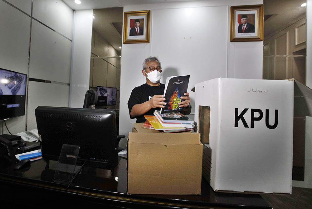 Arief Budiman Kemasi Barang-Barang di Akhir Masa Jabatannya Sebagai Komisioner KPU
