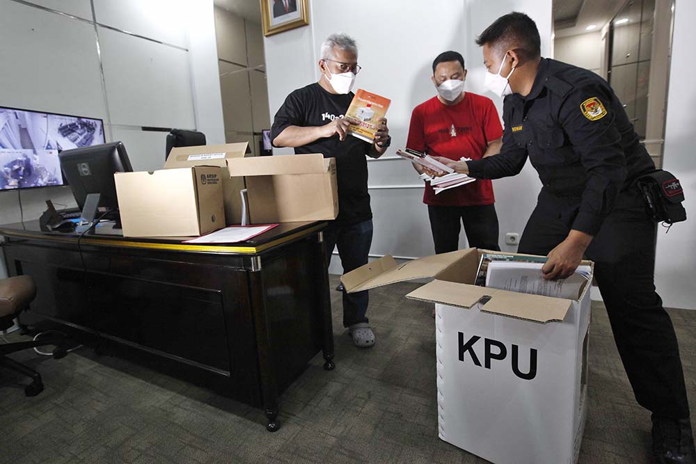 Arief Budiman Kemasi Barang-Barang di Akhir Masa Jabatannya Sebagai Komisioner KPU