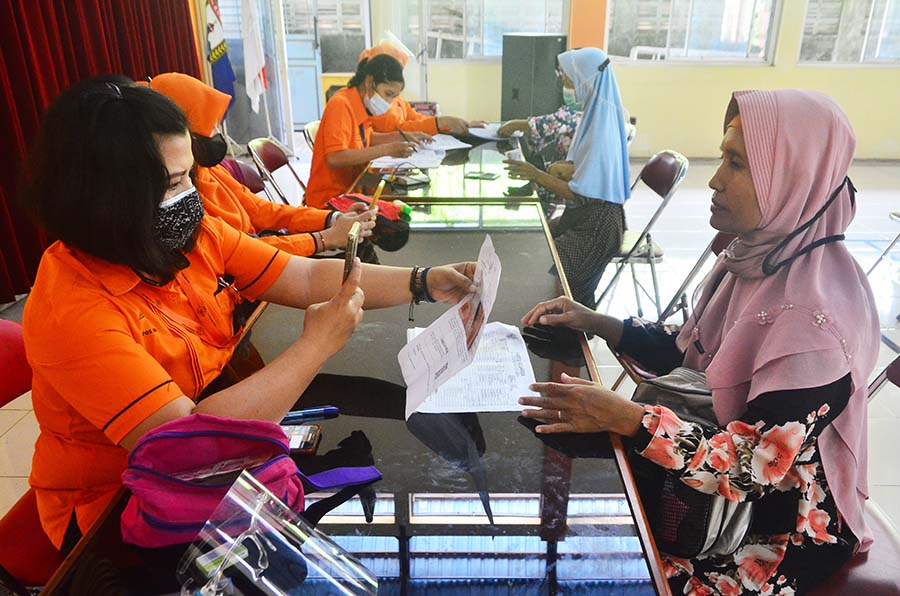 Penyaluran Bantuan Sembako dan BLT Subsidi Minyak Goreng 