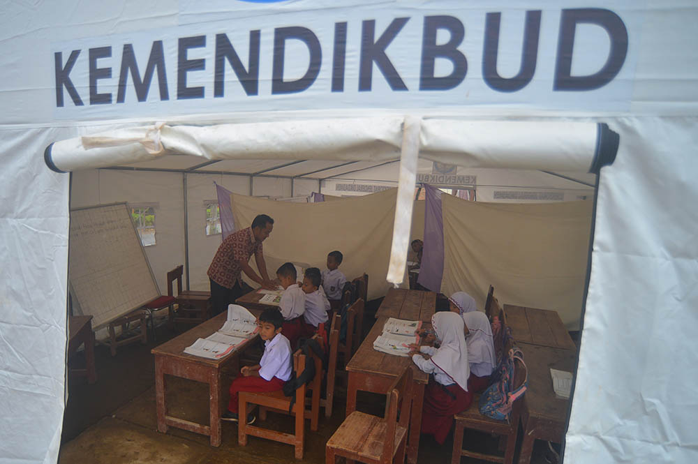 Sekolah Darurat Korban Gempa