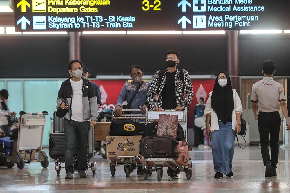 Pemudik Padati Bandara Soekarno Hatta