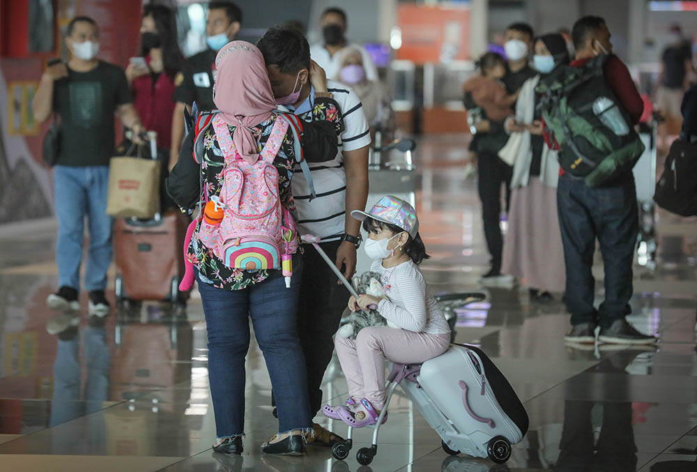 Pemudik Padati Bandara Soekarno Hatta