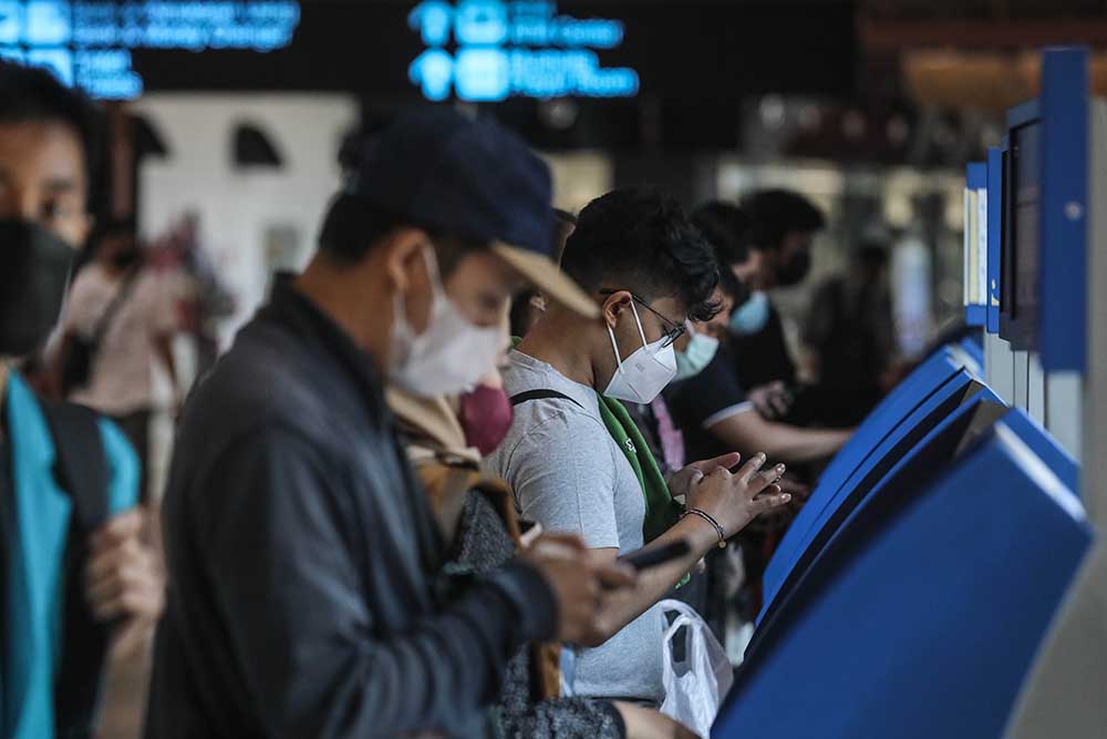 Pemudik Padati Bandara Soekarno Hatta