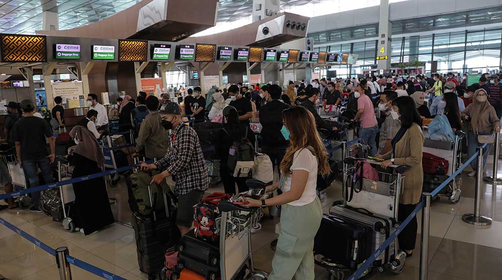 Pemudik Padati Bandara Soekarno Hatta