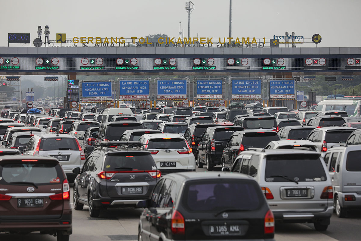 Peningkatan Volume Kendaraan di Pintu Tol Cikampek