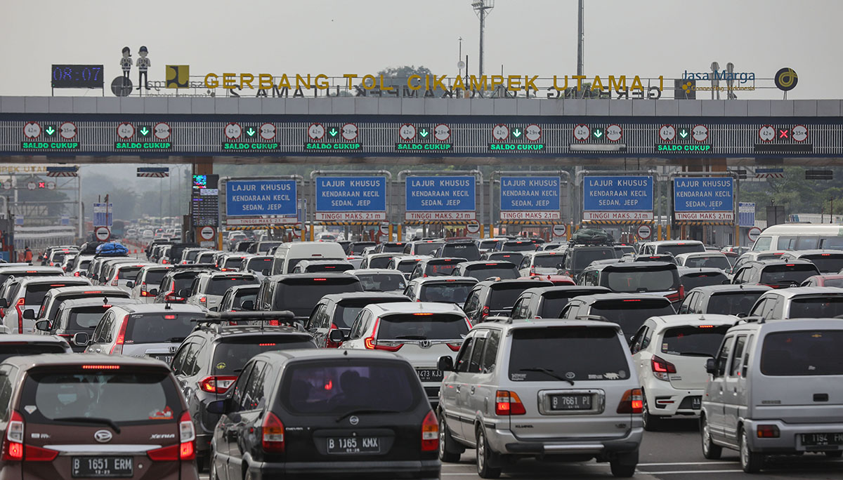 Peningkatan Volume Kendaraan di Pintu Tol Cikampek