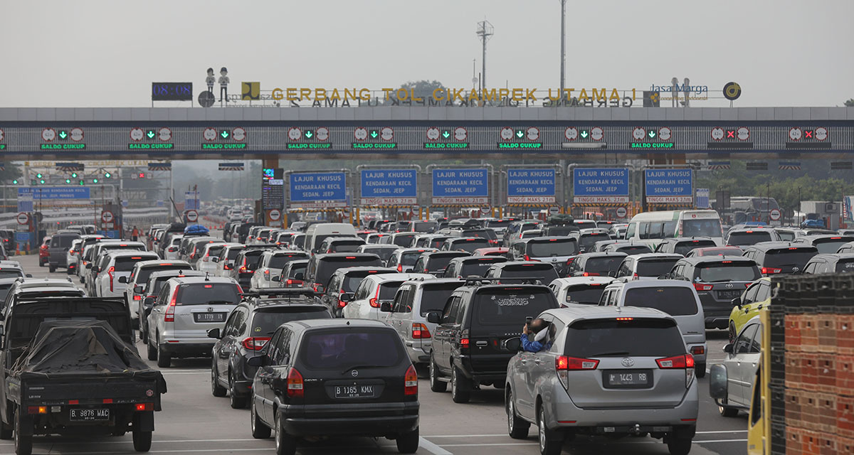 Peningkatan Volume Kendaraan di Pintu Tol Cikampek
