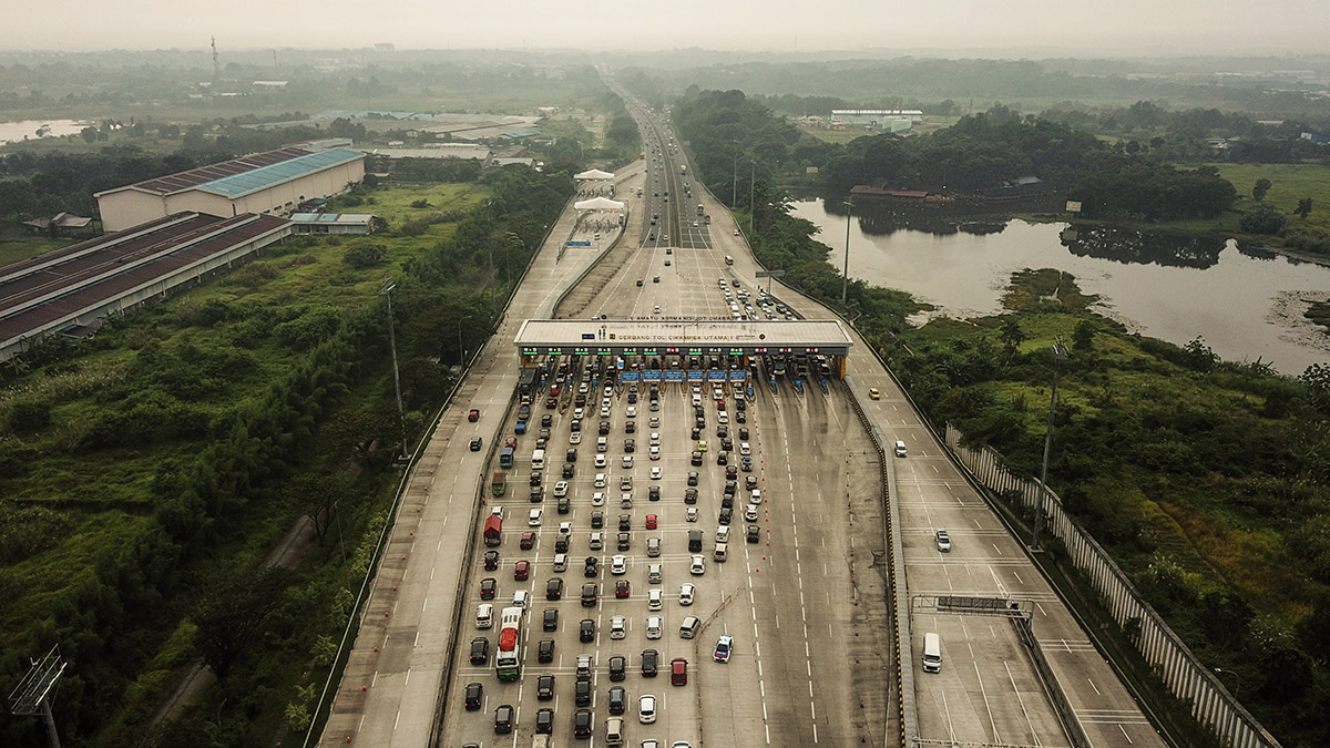 Peningkatan Volume Kendaraan di Pintu Tol Cikampek