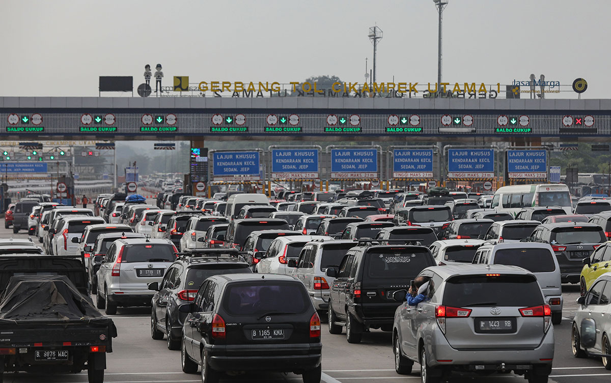 Peningkatan Volume Kendaraan di Pintu Tol Cikampek