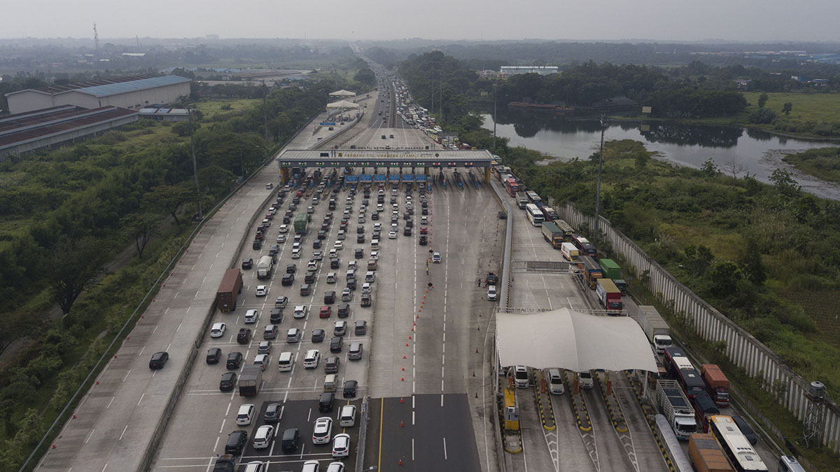 Peningkatan Volume Kendaraan di Pintu Tol Cikampek