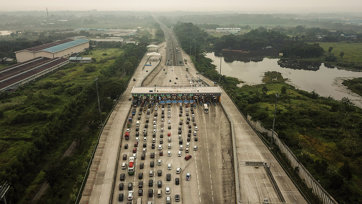 Peningkatan Volume Kendaraan di Pintu Tol Cikampek