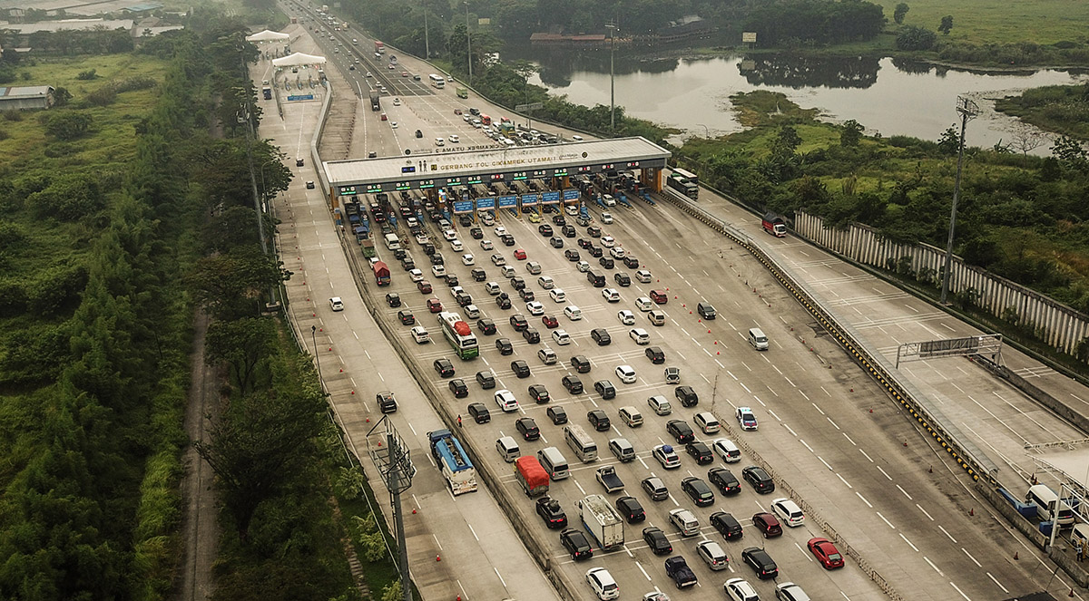 Peningkatan Volume Kendaraan di Pintu Tol Cikampek