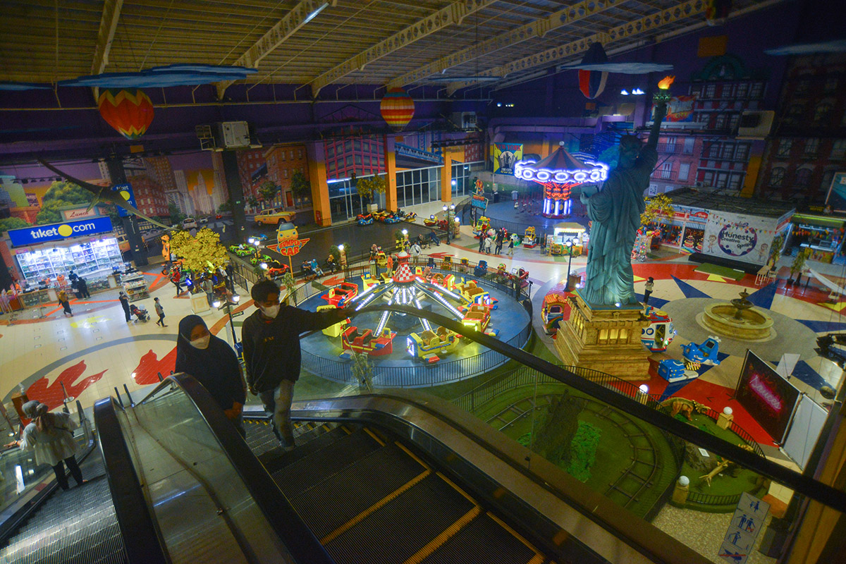 Perpanjang Jam Operasional Mall