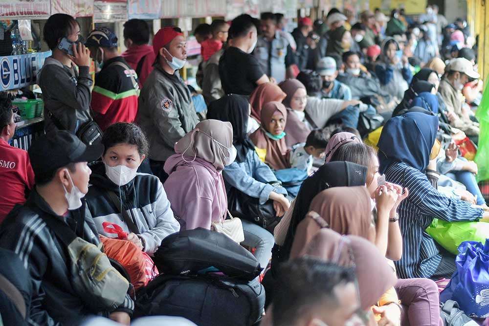 Lonjakan Pemudik di Terminal Lebak Bulus