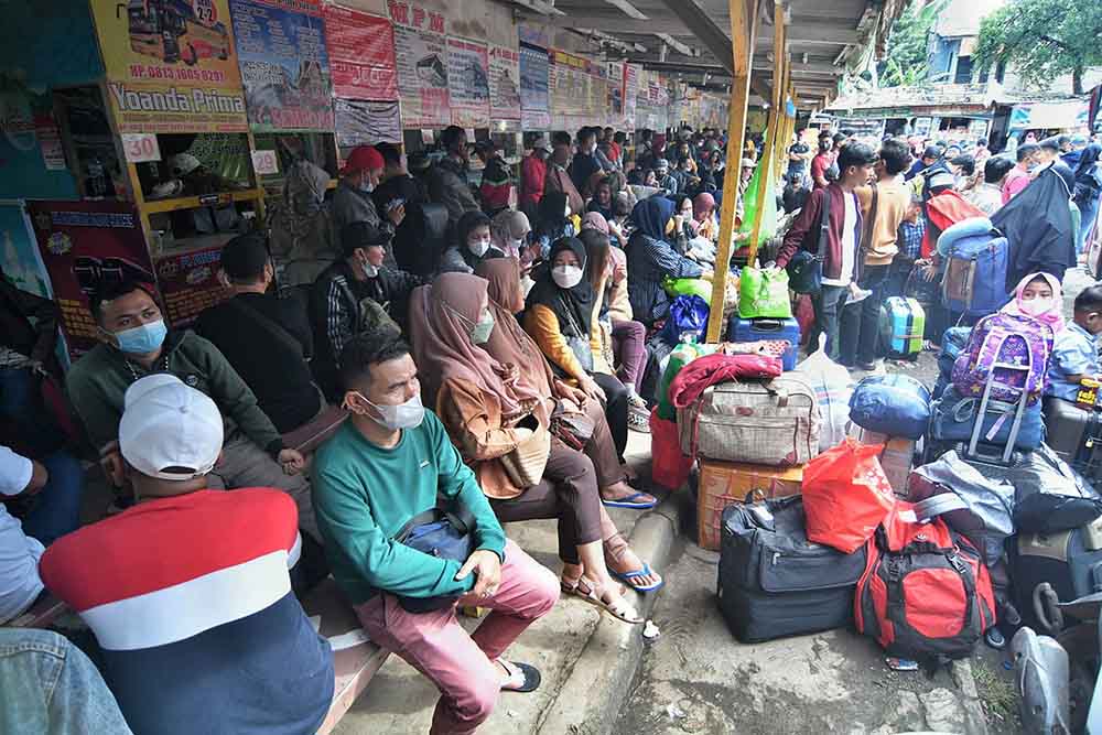 Lonjakan Pemudik di Terminal Lebak Bulus