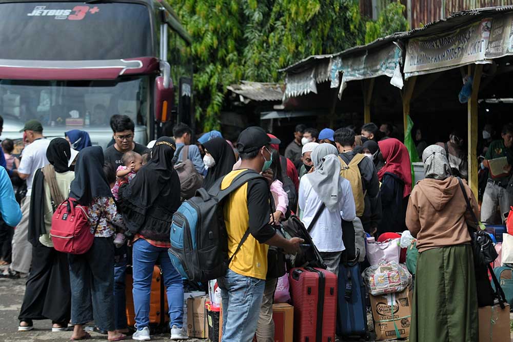 Lonjakan Pemudik di Terminal Lebak Bulus