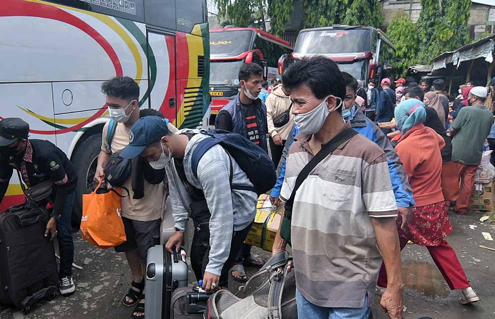 Lonjakan Pemudik di Terminal Lebak Bulus