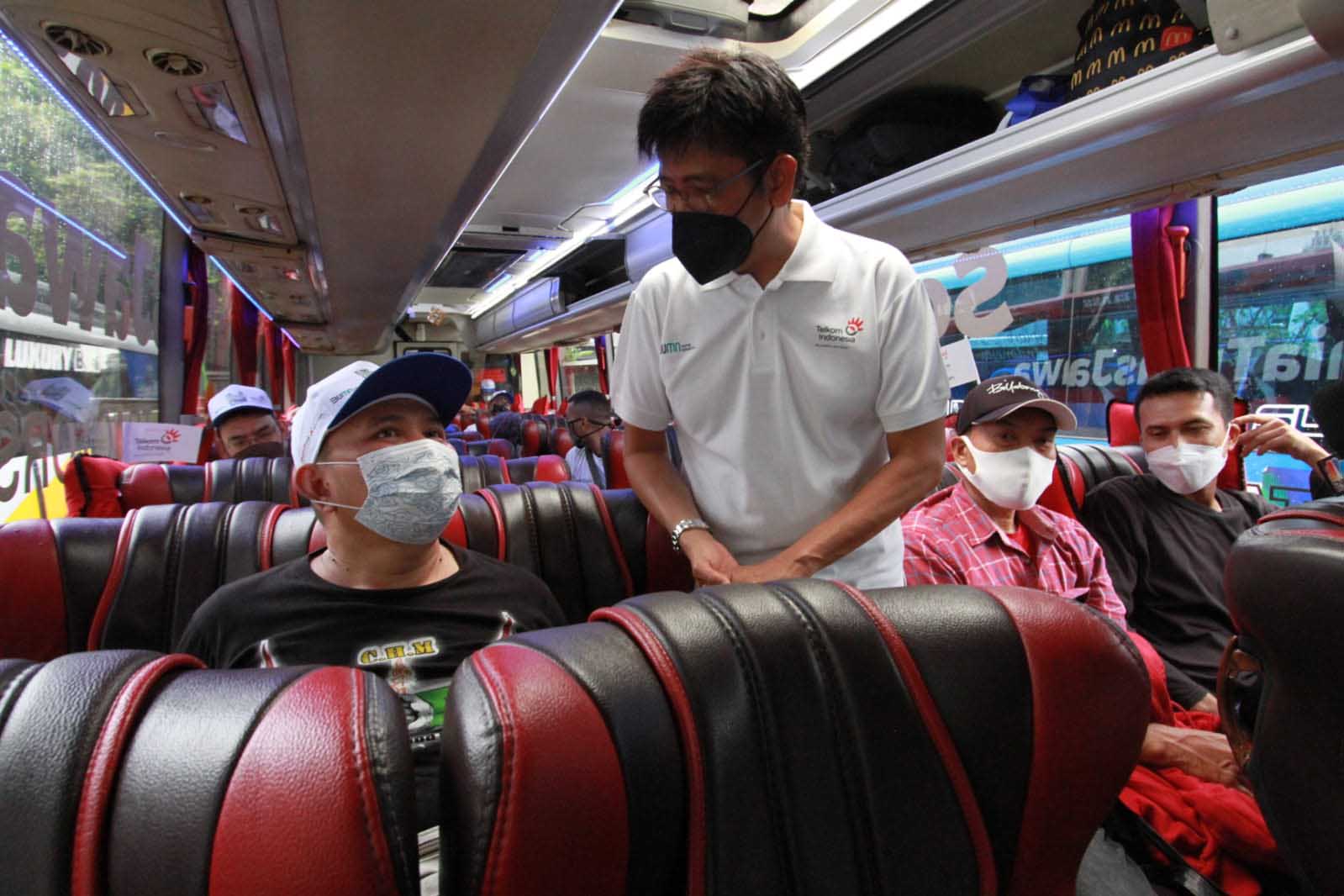TelkomGroup Berangkatkan 26 Bus Mudik ke Pulau Jawa